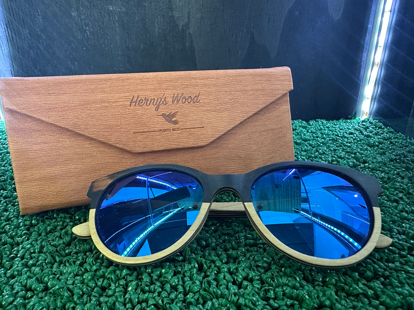 Amelia Ebony/Maple